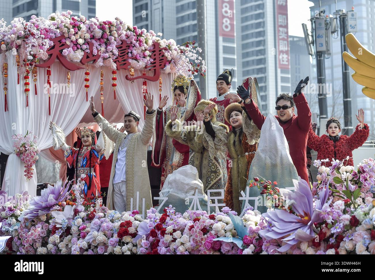 Xinjiang Hosts Mid-Autumn Festival Gathering for Taiwan Compatriots and Huangpu Relatives Xinjiang Hosts Mid-Autumn Festival Gathering for Taiwan Compatriots and Huangpu Relatives