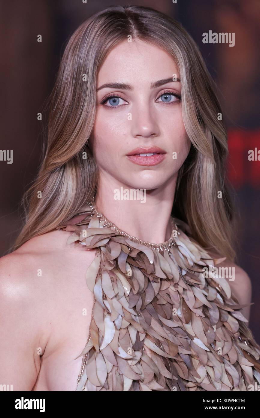Emily Rudd Events Emily Rudd arrives at a fan event for