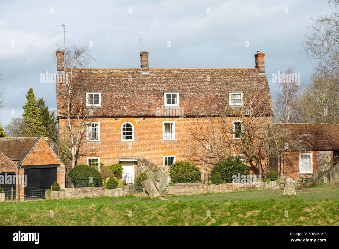 Historic Manor Farm farmhouse building, village of Avebury, Wiltshire, England, UK Stock Photo