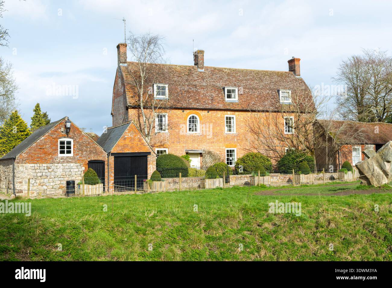 Historic Manor Farm farmhouse building, village of Avebury, Wiltshire, England, UK Stock Photo