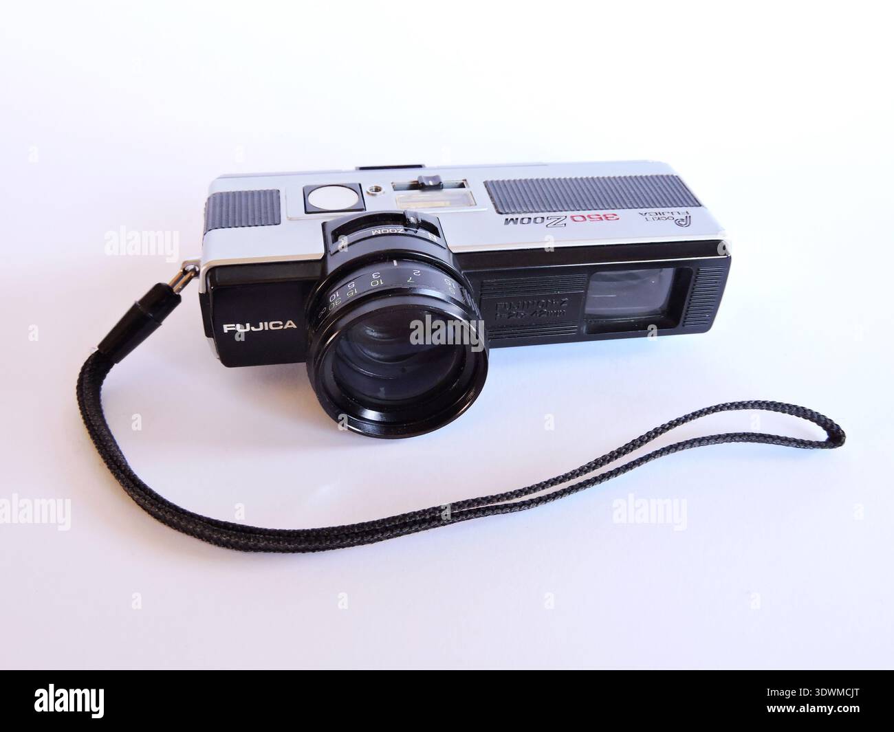 The Pocket Fujica 350 Zoom is a camera from the 1970s for 110 film