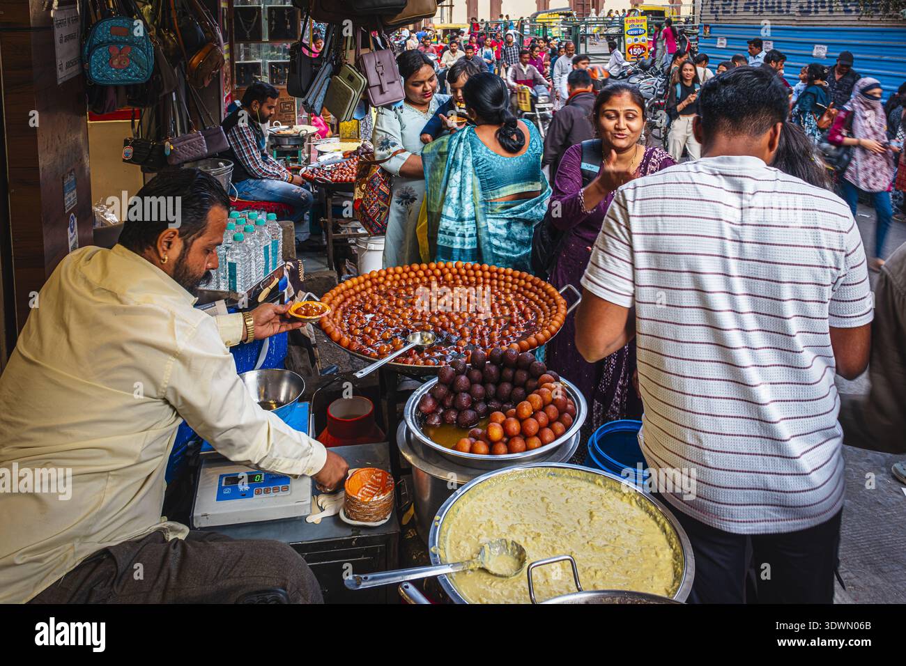 Sarafa India, Madhya Pradesh state, Indore, Sarafa Bazaar (Sarafa Market ...
