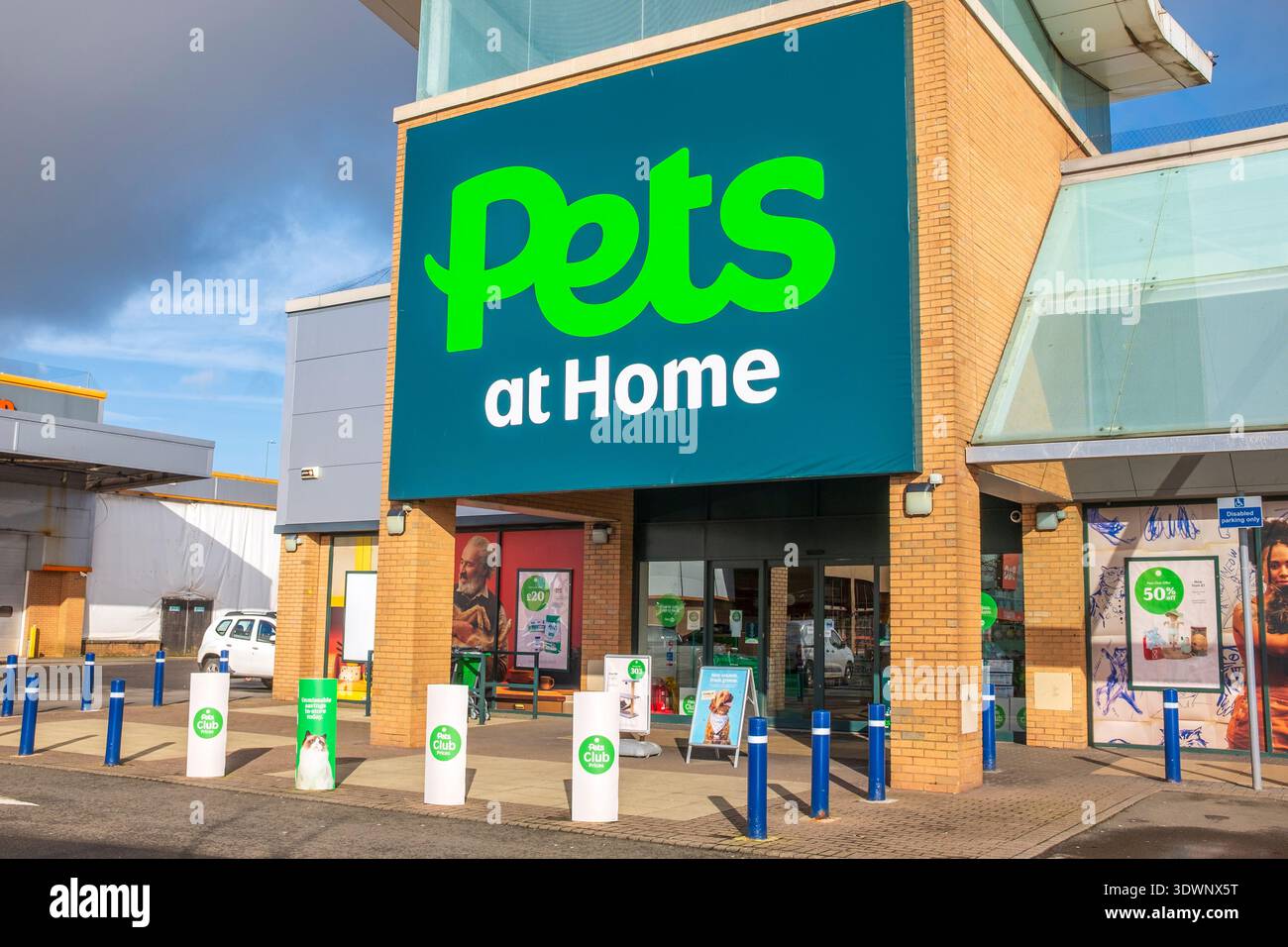 Entrance to Pets at Home, supestore, Renfrew, Scotland, UK Stock Photo