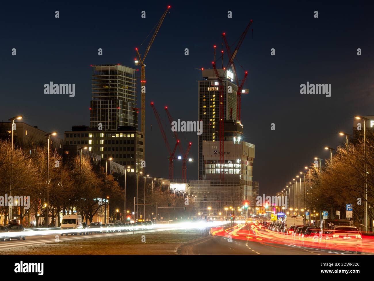 27 February 2026, Berlin: Vehicles on Karl-Marx-Allee leave traces of ...