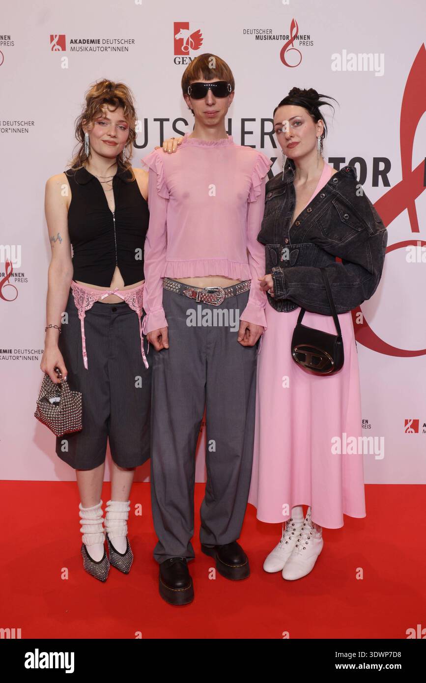 Lotta Kummer 26.02.2026, Nina Kummer, Johann Bonitz, Lotta Kummer aka BLOND zum 17 ...