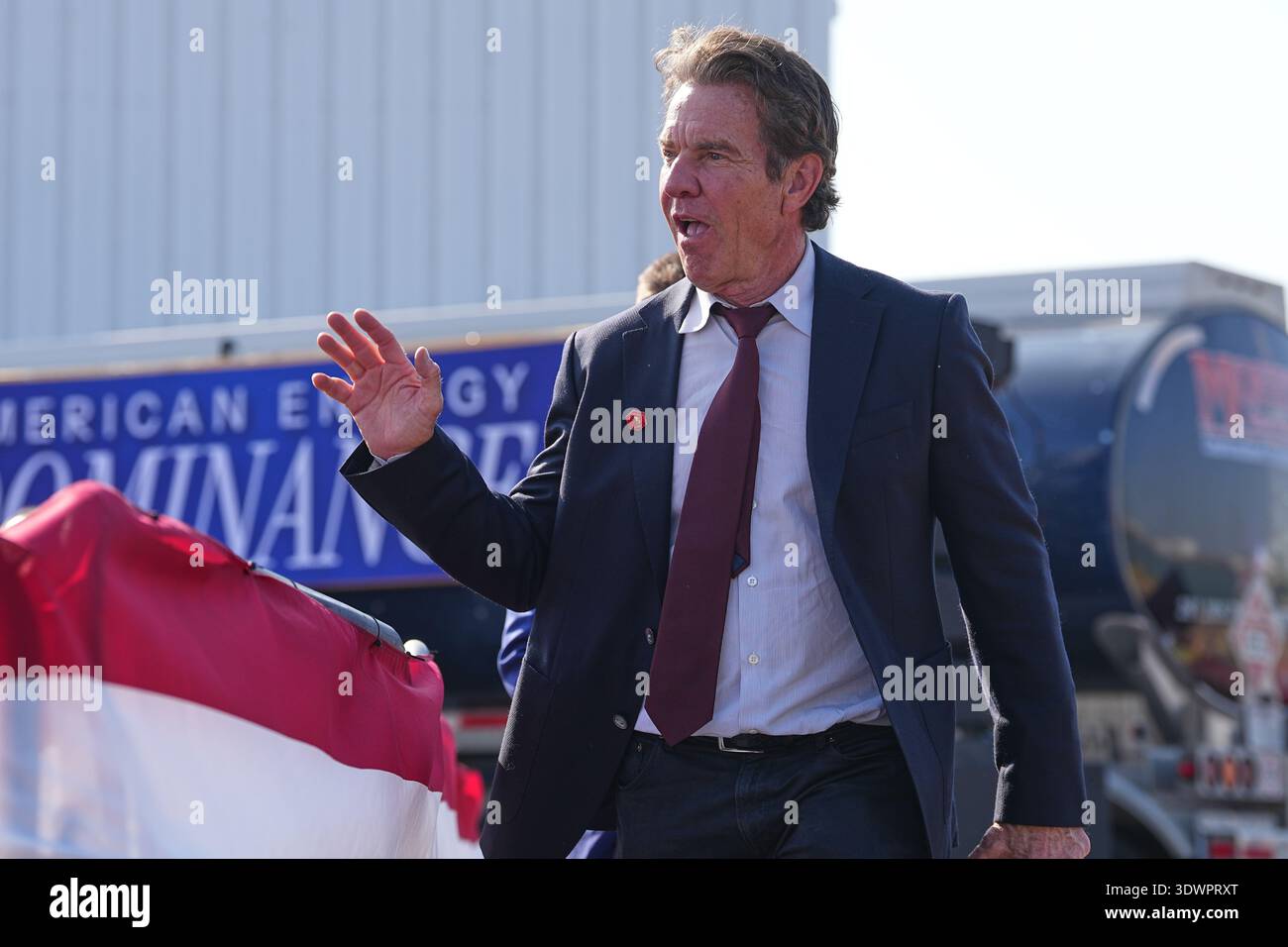 Actor Dennis Quaid arrives before President Donald Trump at Port of ...