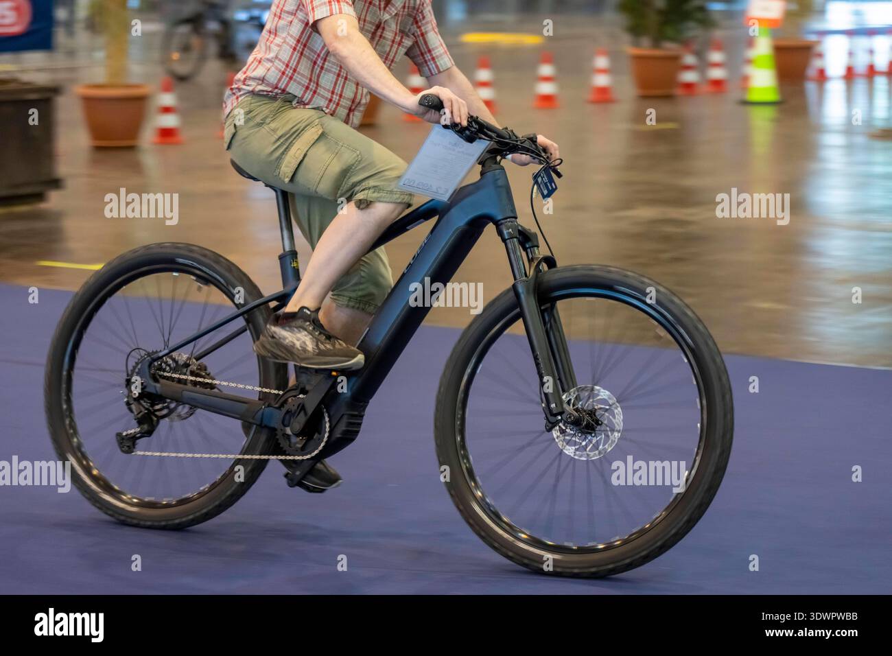 Cube e bike hi-res stock photography and images - Alamy