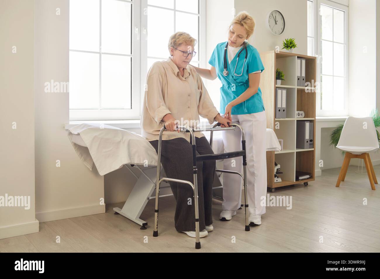 Elderly patient in hospital bed hi-res stock photography and images - Alamy