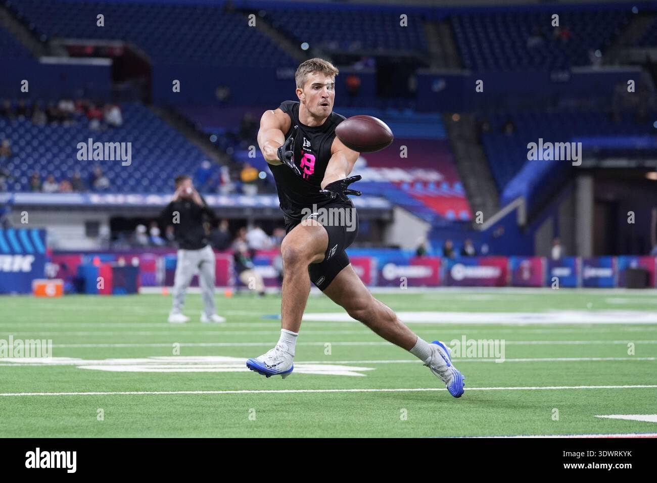 Notre Dame tight end Eli Raridon (19) runs a drill at the NFL football ...