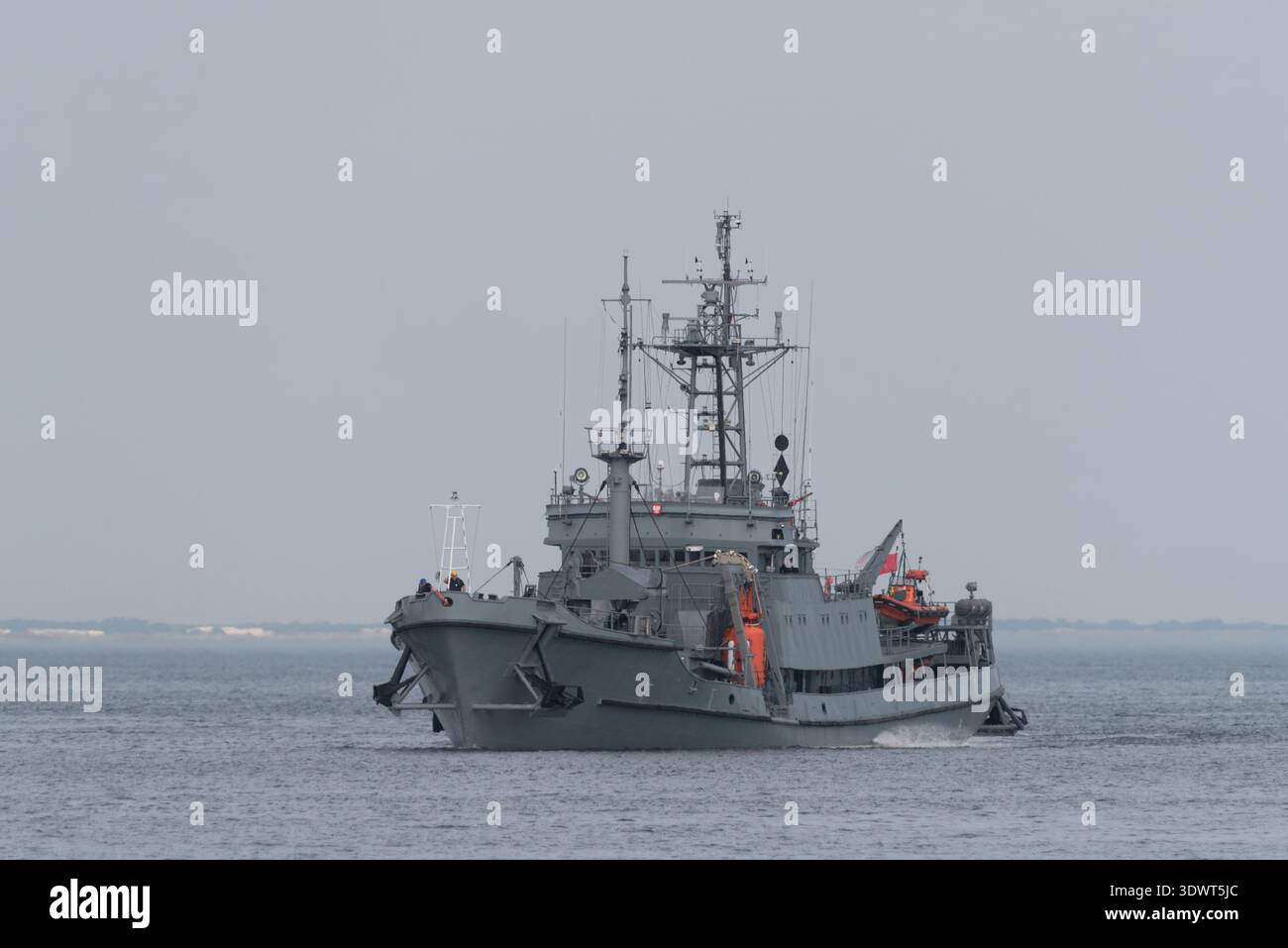 Warship salvage hi-res stock photography and images - Alamy