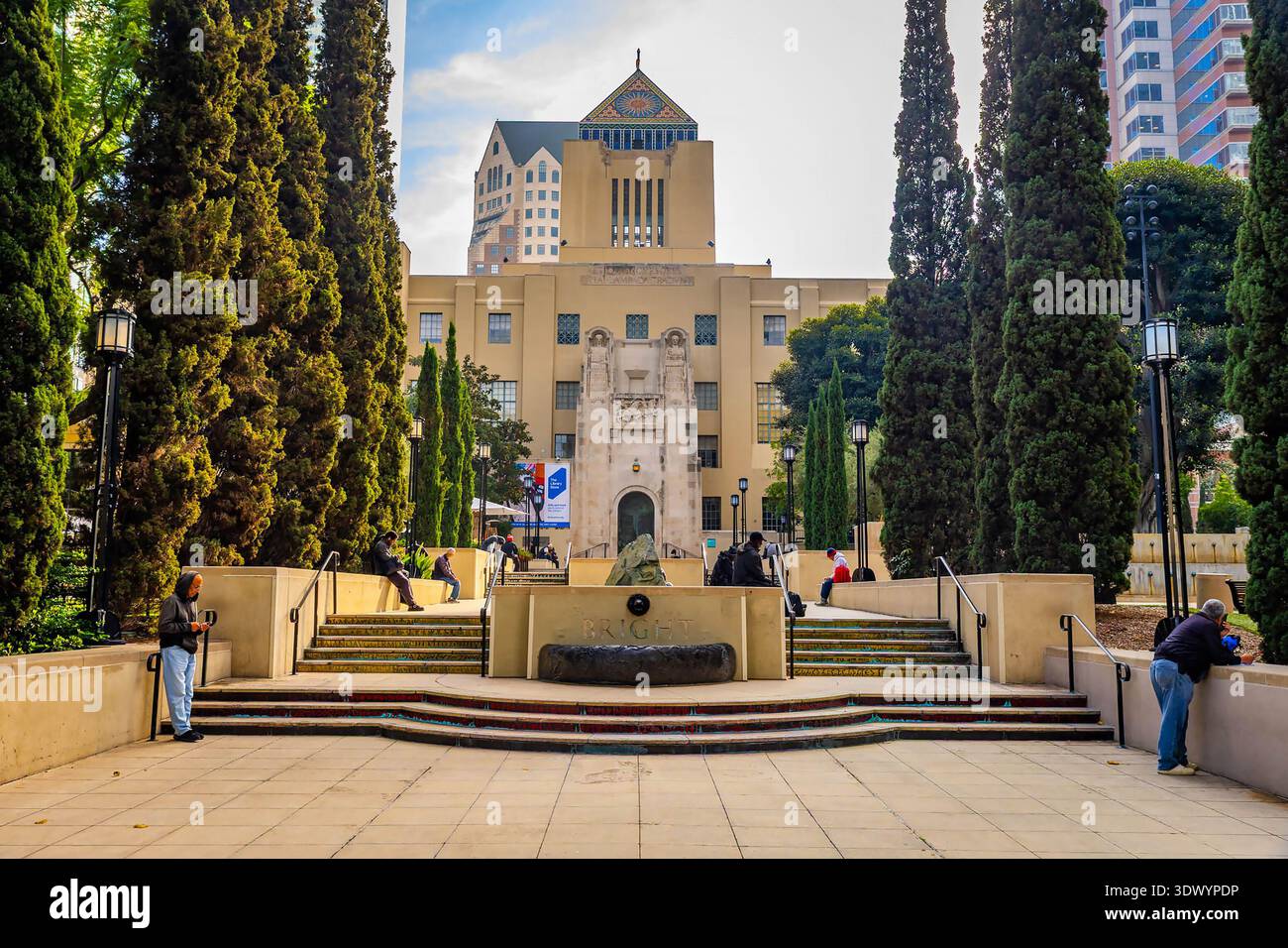 L A Library Los Angeles, CA, USA - December 03, 2025: Modern architectural facade ...