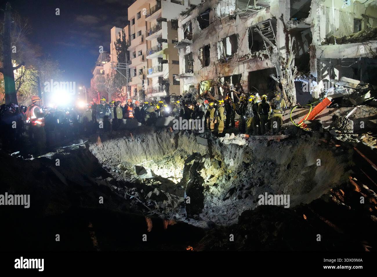 Officers from Israel's Home Front Command search through the rubble of a damaged apartment building after an Iranian missile strike, in Tel Aviv, Israel, early Sunday, March 1, 2026. (AP Photo/Ohad Zwigenberg) Stock Photo