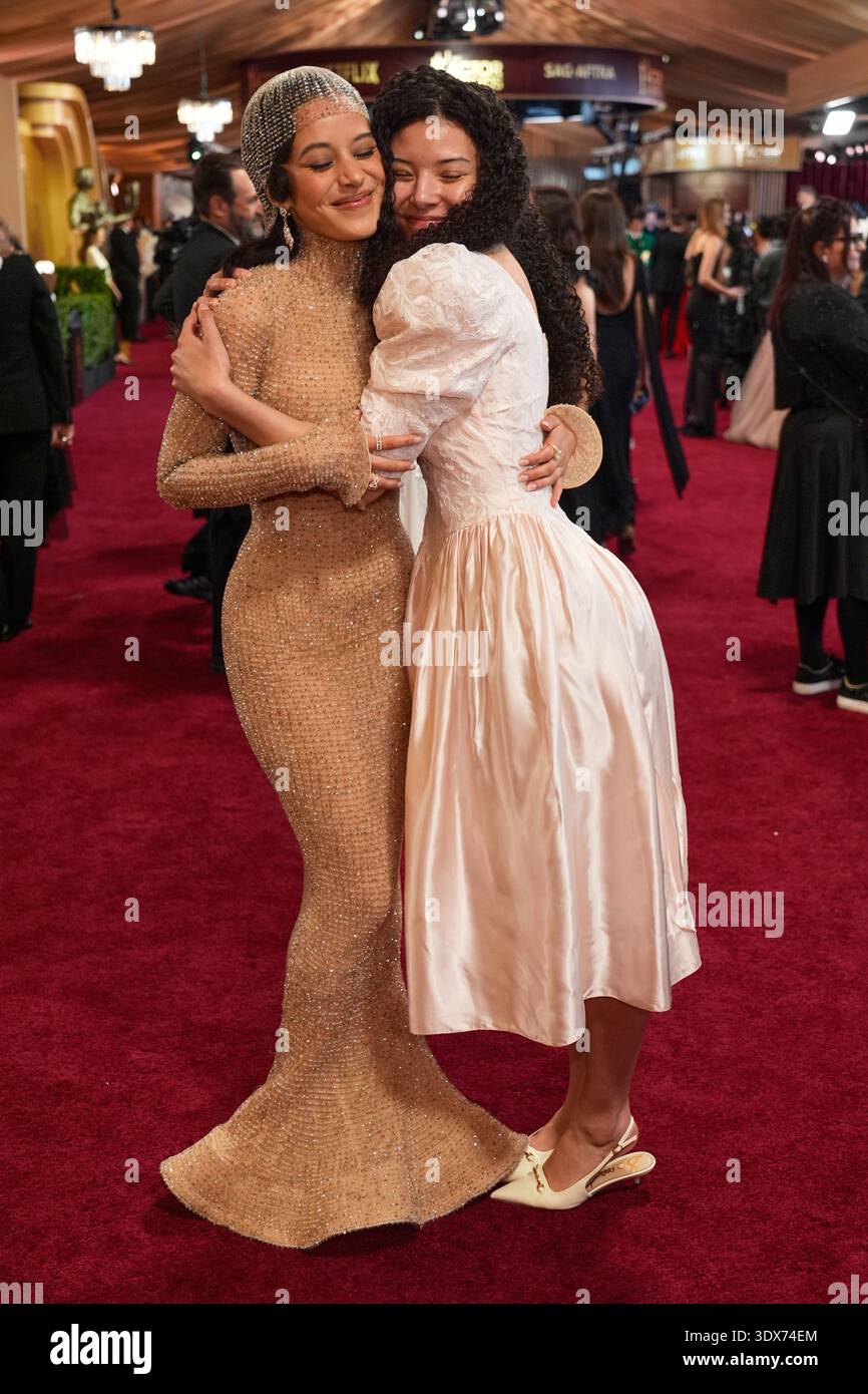 Chase Infiniti Left And Sister Dolce Imani Arrive At The 32nd Annual Chase Infiniti Left And Sister Dolce Imani Arrive At The 32nd Annual