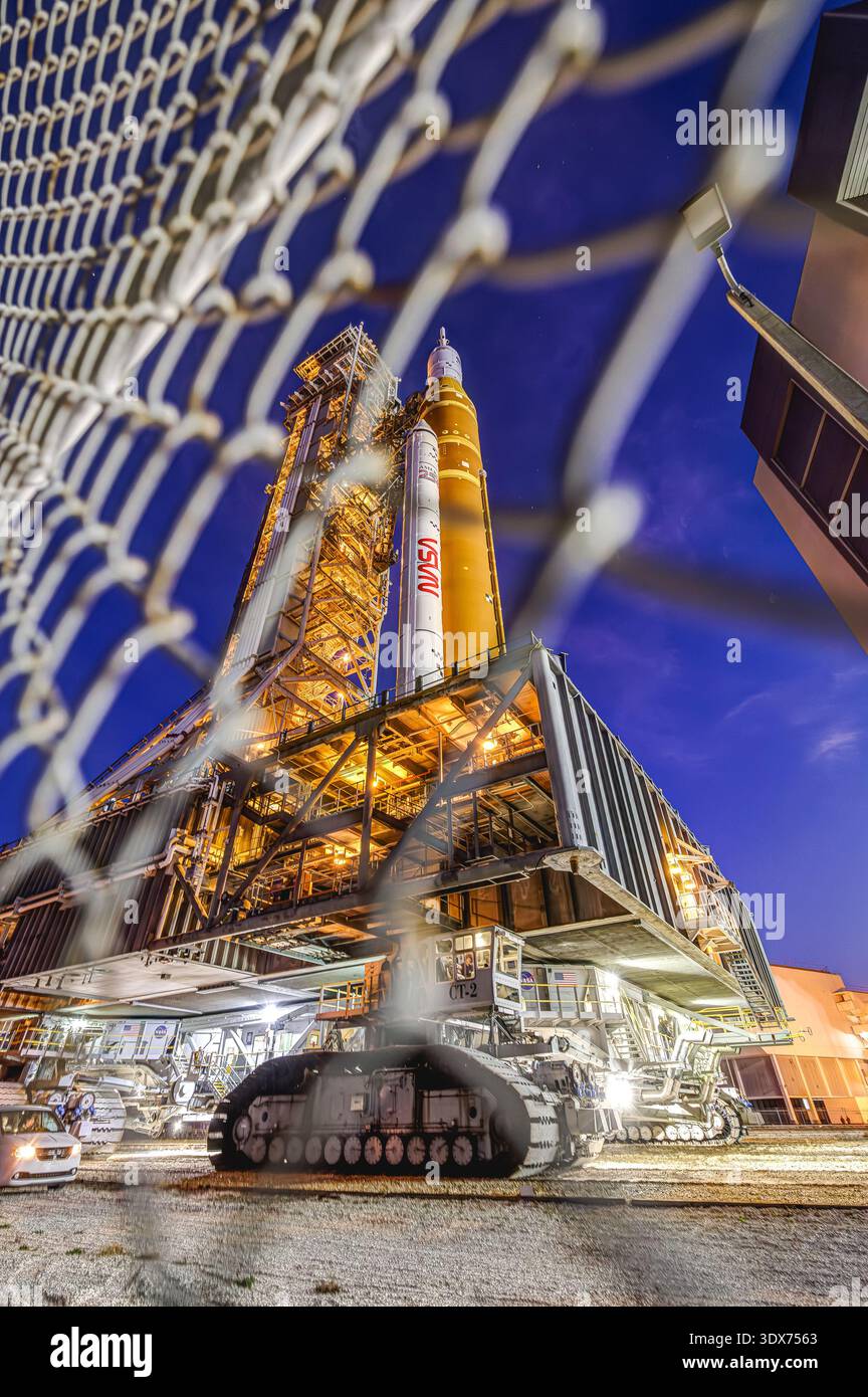 Sls Alex NASA successfully rolled back the Artemis II Space Launch System (SLS ...