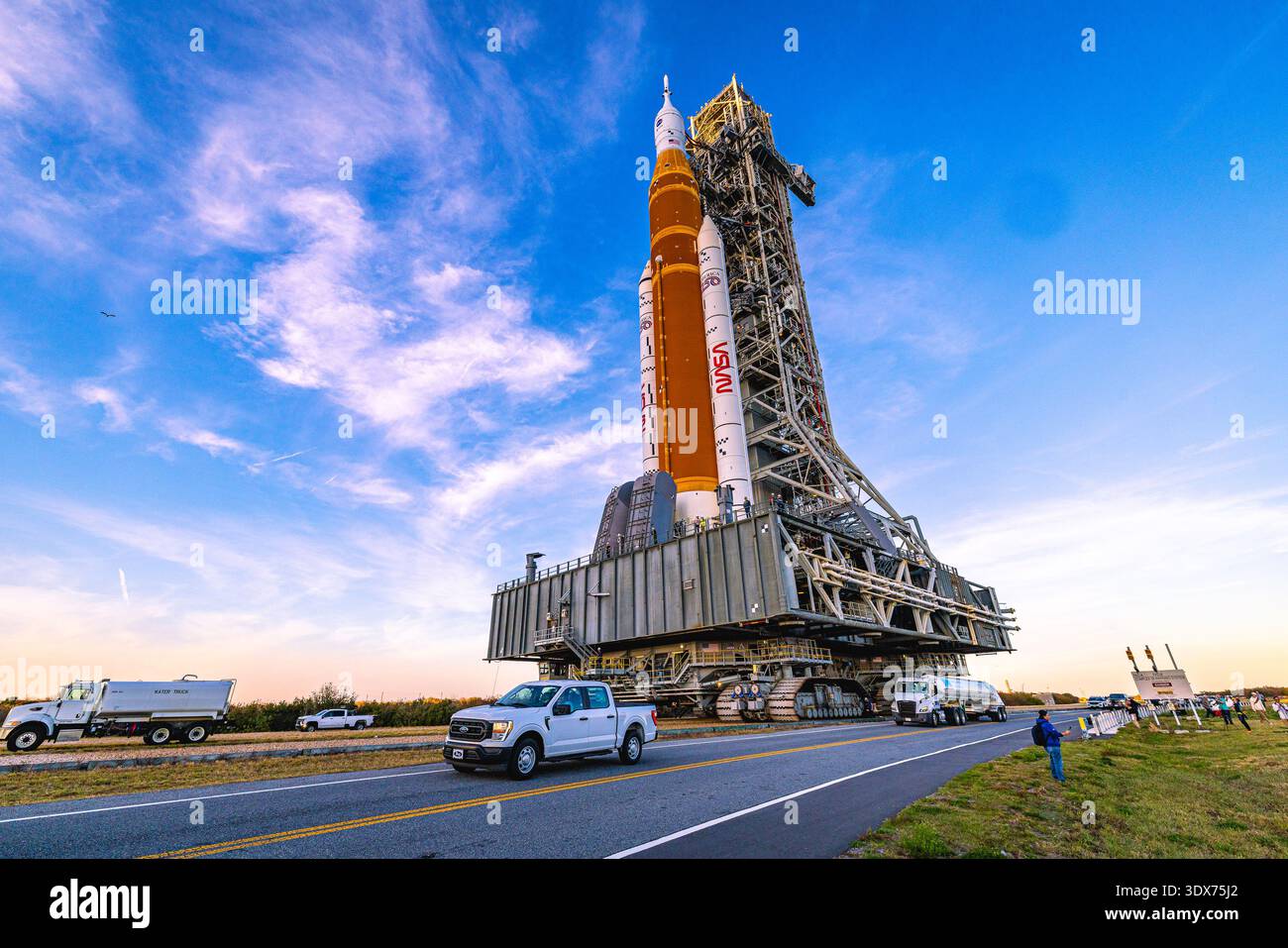 Sls Alex NASA successfully rolled back the Artemis II Space Launch System (SLS ...