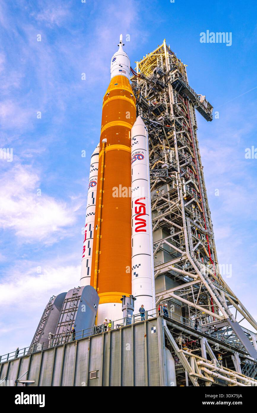 Sls Alex NASA successfully rolled back the Artemis II Space Launch System (SLS ...