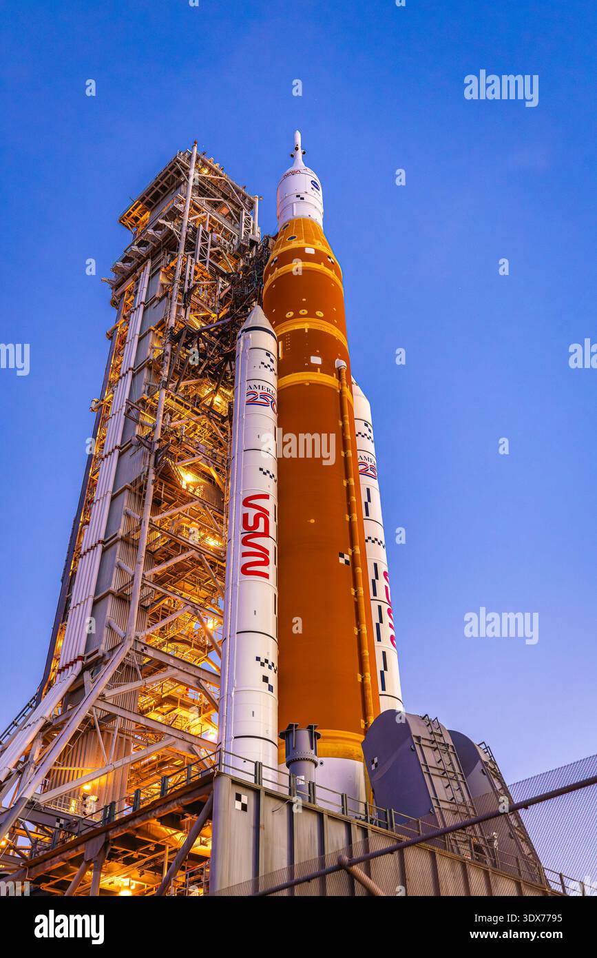 Sls Alex NASA successfully rolled back the Artemis II Space Launch System (SLS ...