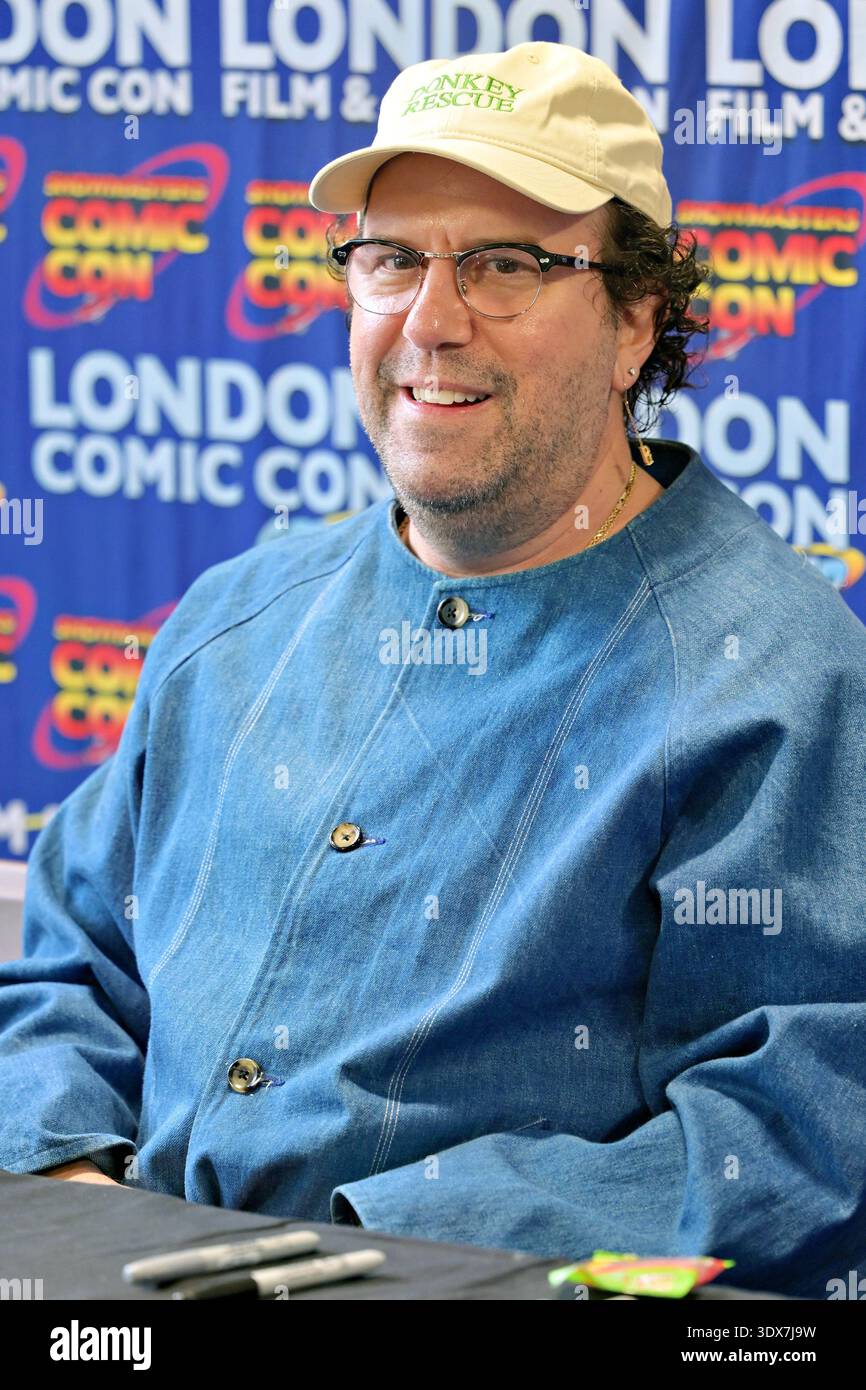 Olympia London LONDON ENGLAND MARCH 1 2026 Brett Gelman Signing Olympia London London England March 1 2026 Brett Gelman Signing Autographs For Fan At London Comic Con Spring 2026 Is A Vibrant Fan Convention Celebrating Comics Film Television Gaming Cosplay And All Things Pop Culture Held In The Heart Of London It Brings Together Fans Of Every Generation For An Unforgettable Weekend Of Creativity And Community Photo By See Lipicture Capital 3DX7J9W