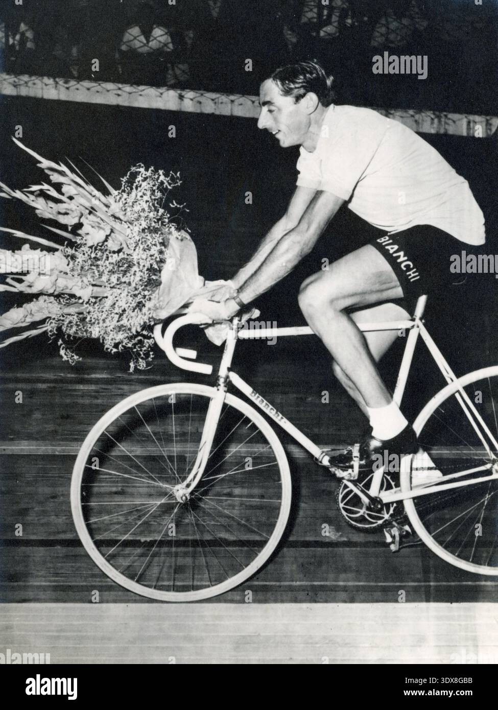 Fausto Coppi, il campione in 30 immagini