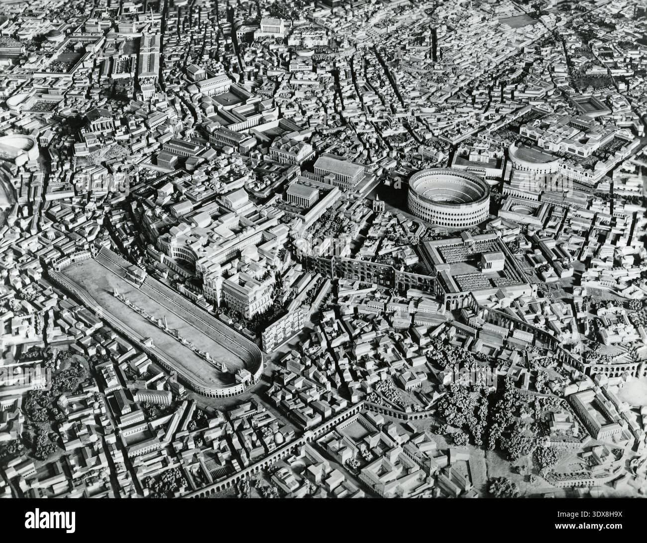 Full Scale Rome Large-scale architectural model of Ancient Rome at its peak in the 4th ...