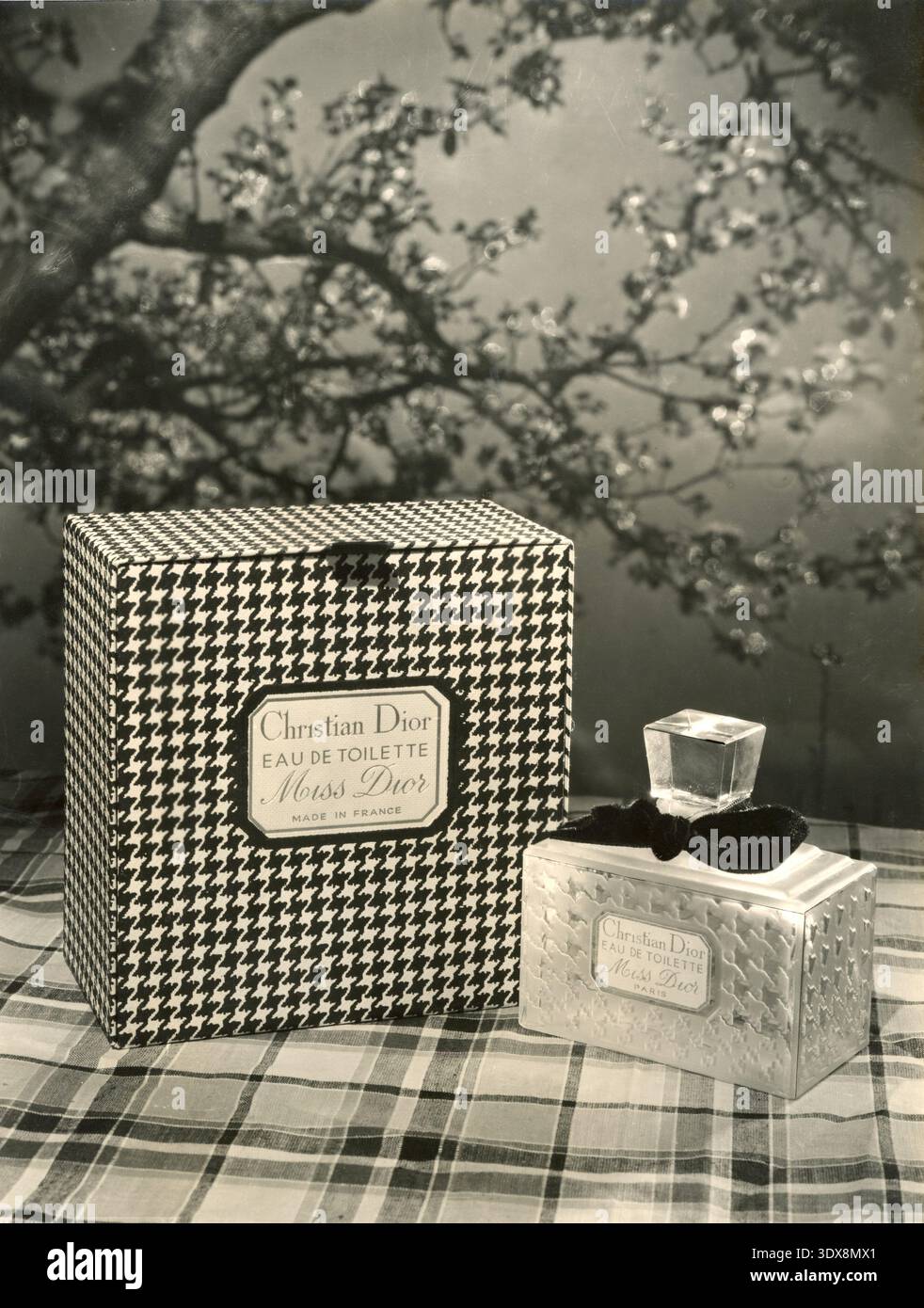 Dior box hi-res stock photography and images - Alamy