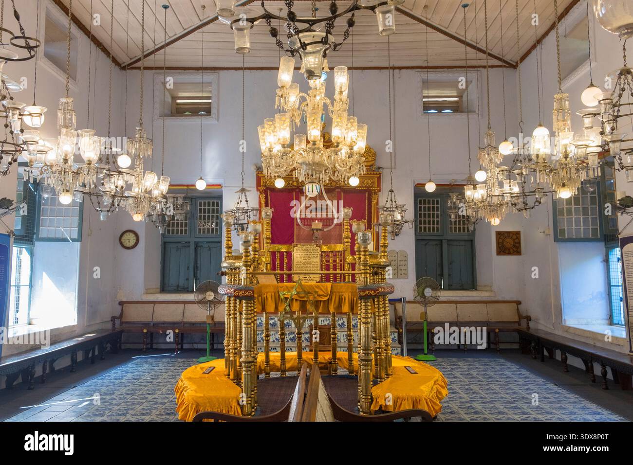 paradesi-synagogue-mattancherry-kochi-cochin-kerala-india-stock-photo