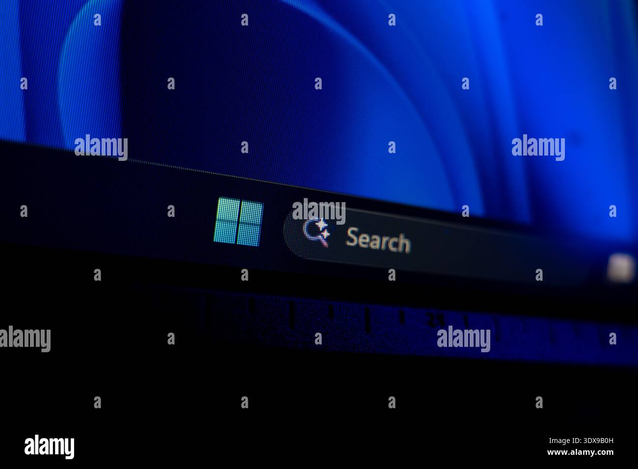 Windows 11 taskbar hi-res stock photography and images - Alamy