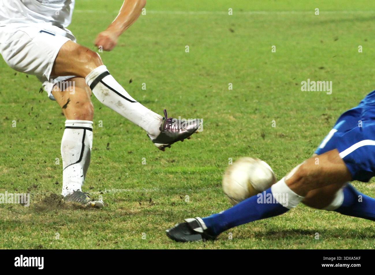 Football action shot hi-res stock photography and images - Alamy