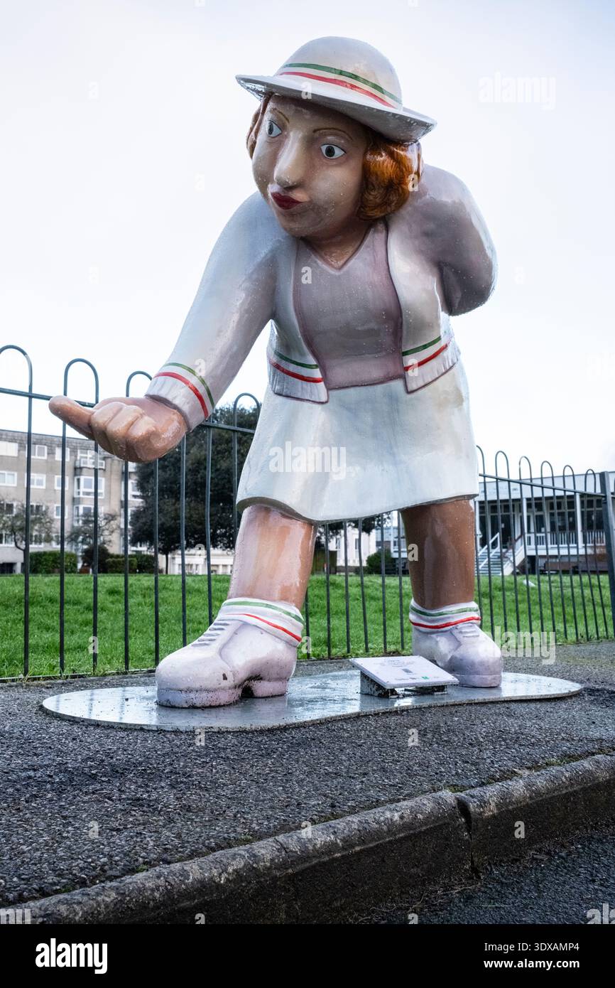 Life-size 3D sculptures that bring Beryl Cook's iconic paintings to ...