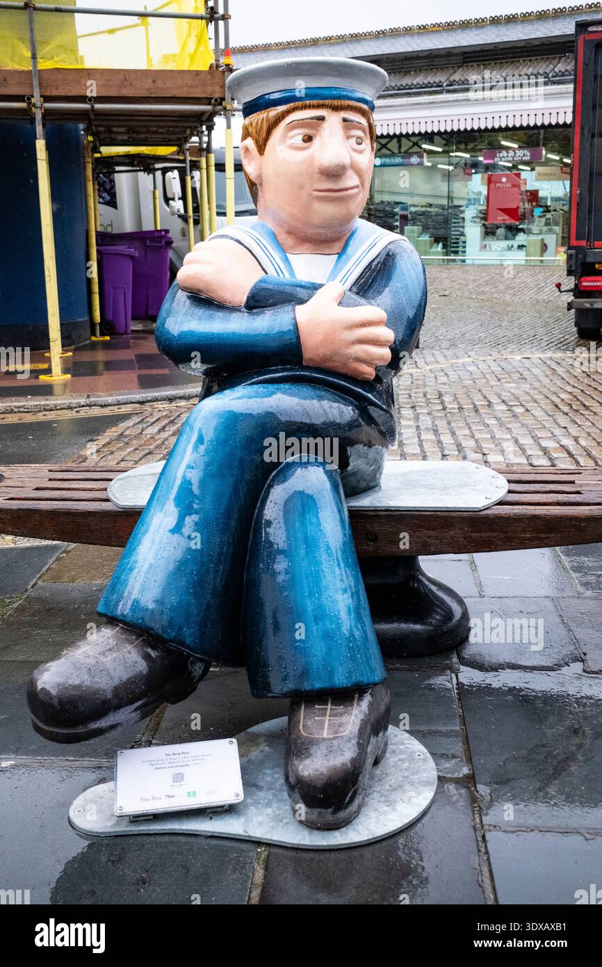 Life-size 3D sculptures that bring Beryl Cook's iconic paintings to ...