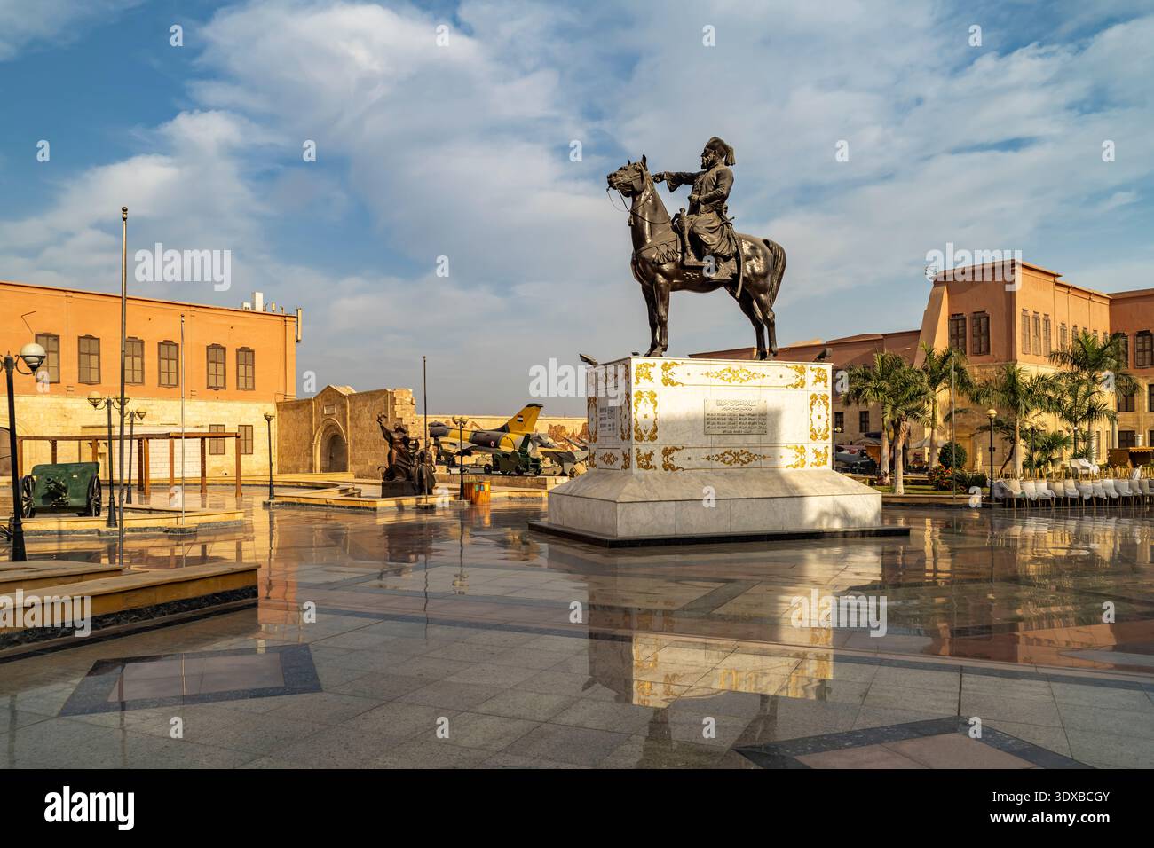 Saladin statue hi-res stock photography and images - Alamy