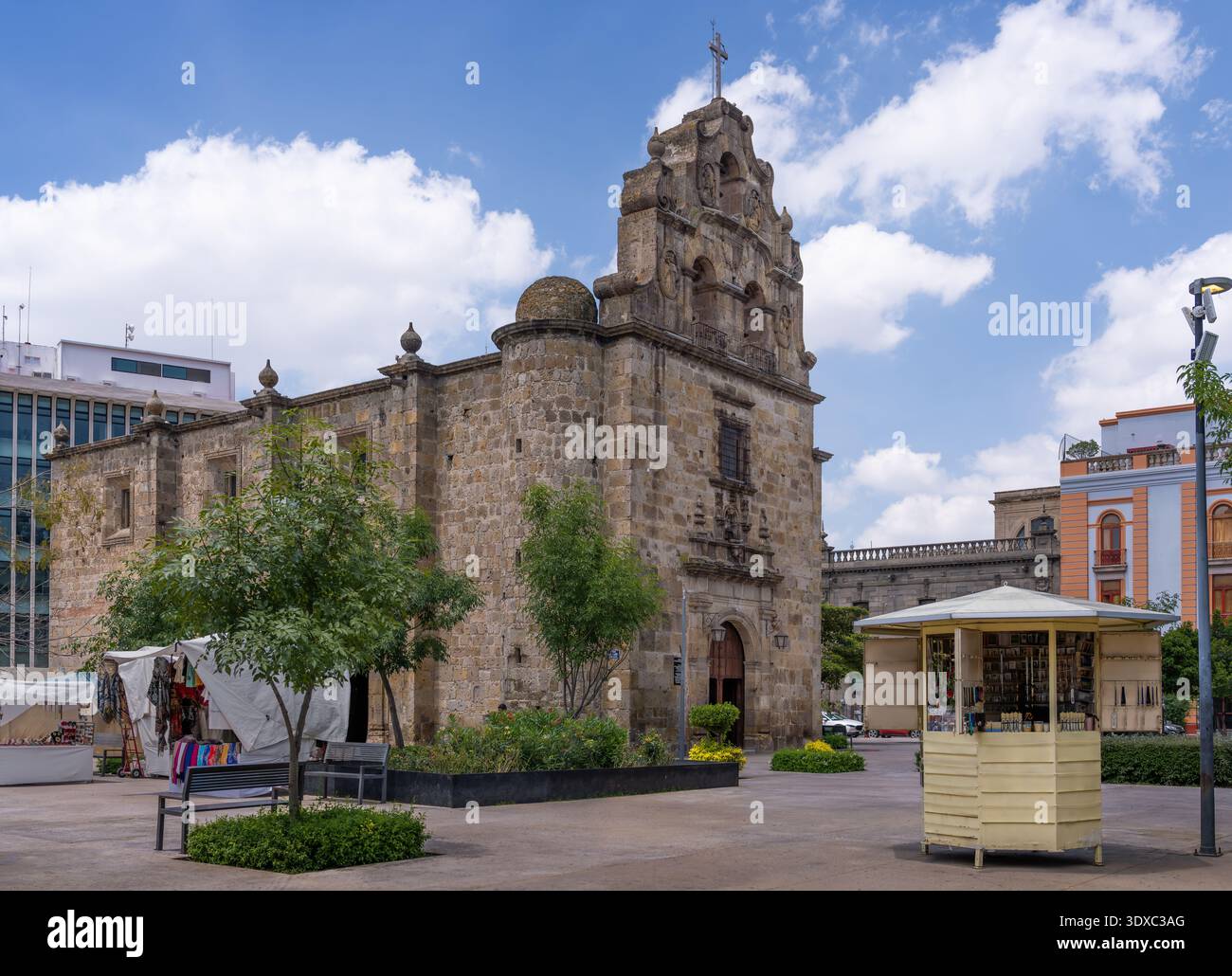 Los dos templos square hi-res stock photography and images - Alamy
