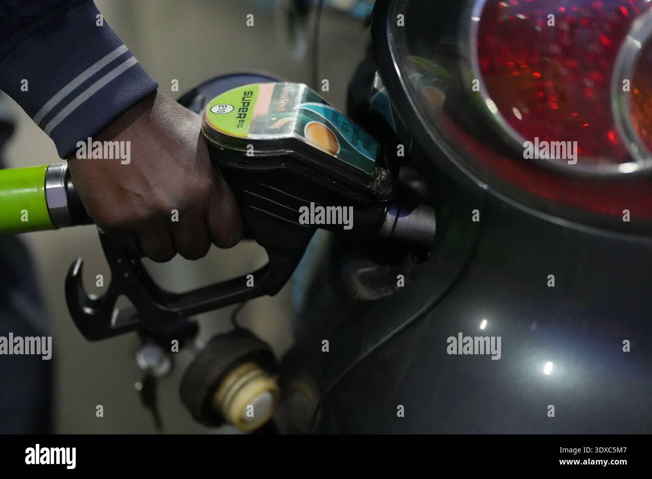 02 March 2026, Hamburg: A man fills up his car at a petrol station. Oil ...