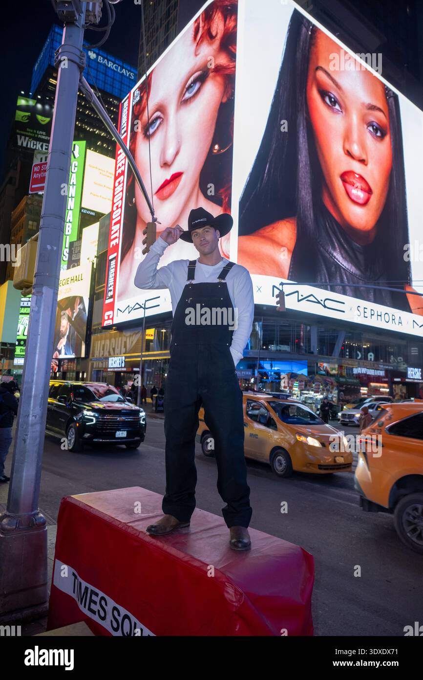 Ron Rausch Sephora times square mac cosmetics launch hi-res stock photography and ...
