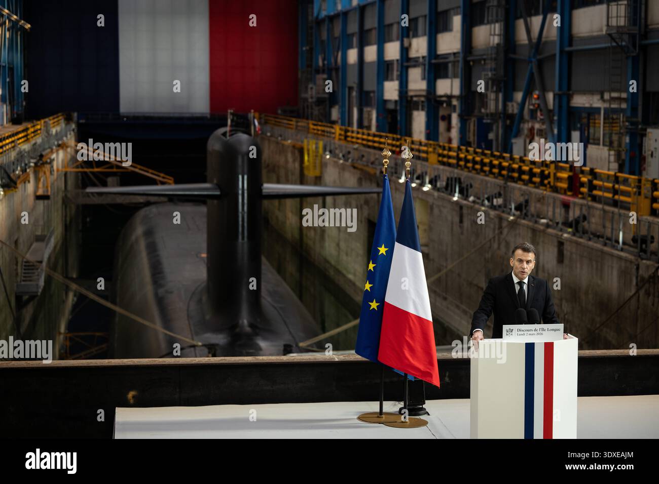 © PHOTOPQR/OUEST FRANCE/Guillaume Saligot/Ouest-France ; Crozon ; 02/03/2026 ; Emmanuel Macron, le Président de la République Français, en visite sur la base militaire de l'Île Longue/ile Longue sur la presqu'île de Crozon ( Finistère/Finistere ), pour un discours attendu sur la dissuasion nucléaire, le 02 mars 2026 . Photo : Guillaume Saligot/Ouest-France/POOL PQR Crozon; 02/03/2026; Emmanuel Macron, the President of the French Republic, visiting the Île Longue military base on the Crozon peninsula (Finistère), for a highly anticipated speech on nuclear deterrence. Stock Photo