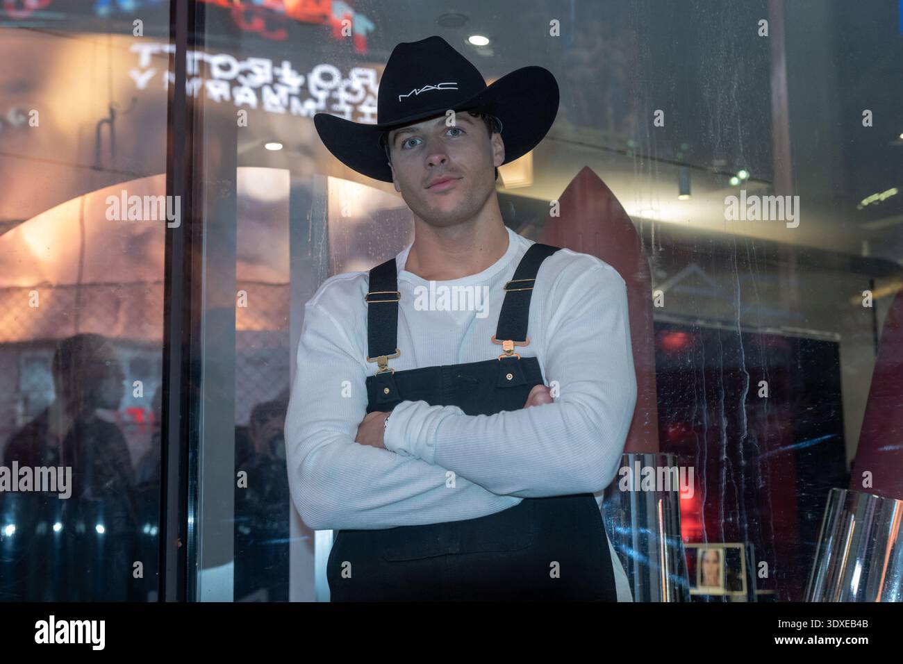 Rob Rausch Hat Rob Rausch makes a surprise appearance with MAC Cosmetics for Sephora ...