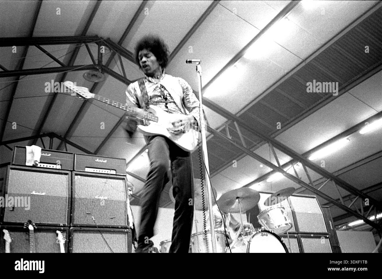 Jimi hendrix 1967 hi-res stock photography and images
