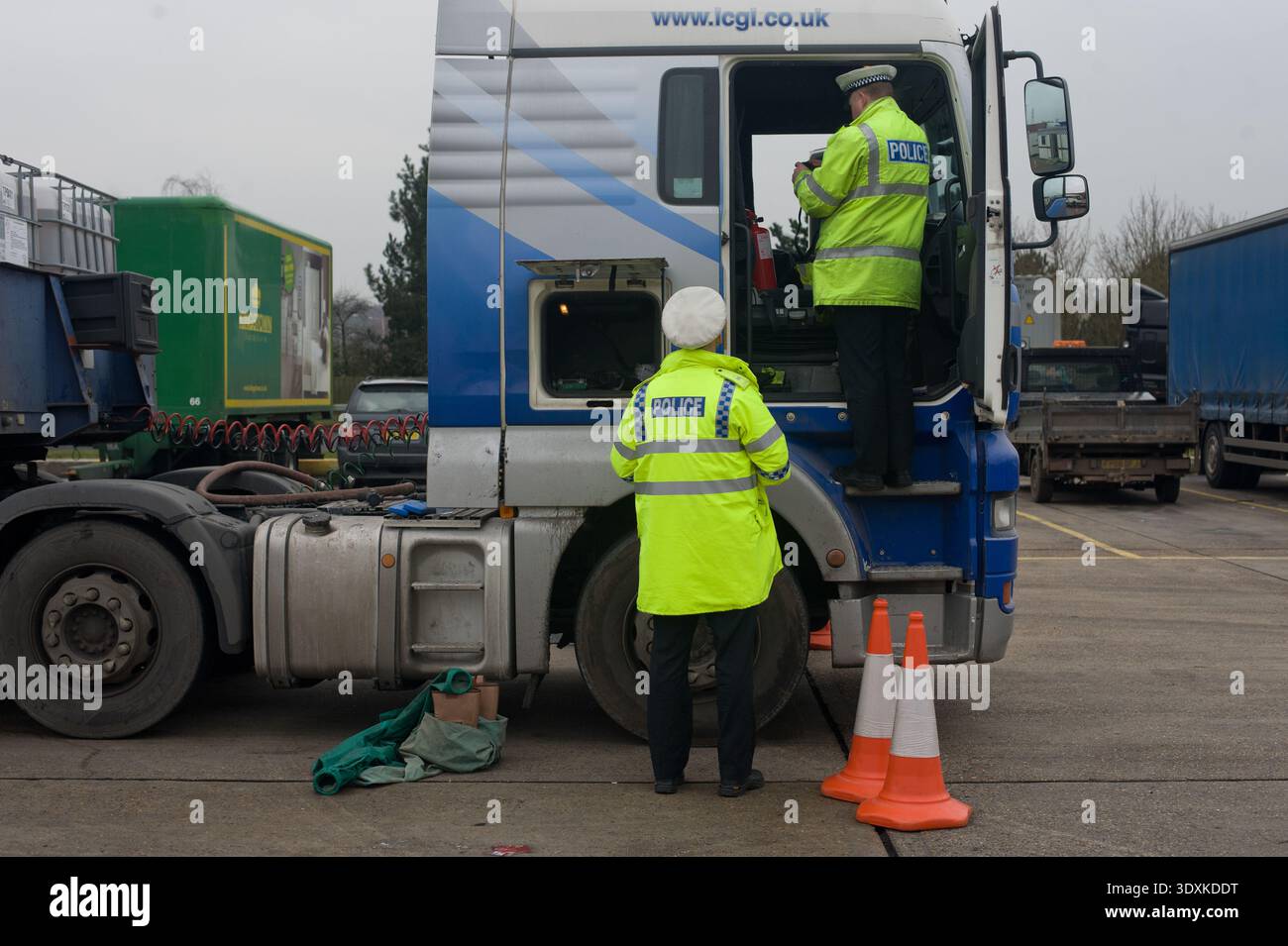 Dvsa lorry hi-res stock photography and images - Alamy