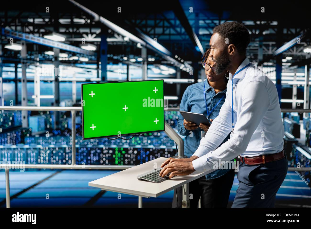Data center engineers on industrial platform using isolated screen on pc, collaborating on software development tasks. Coworkers visualizing cloud computing engineering in server hub. Stock Photo