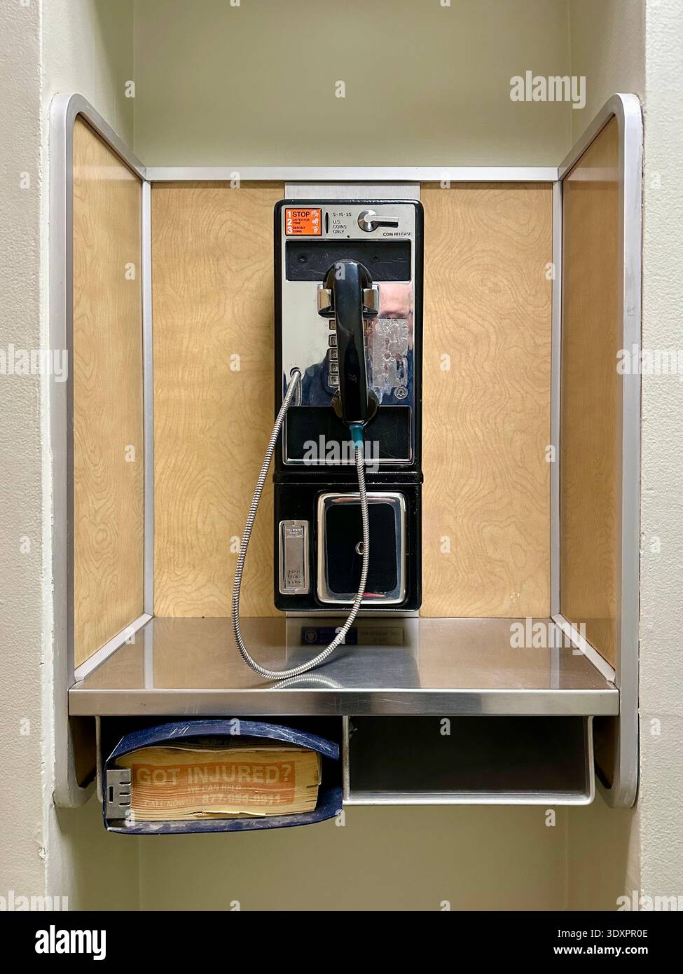 Vintage american phone booth hi-res stock photography and images