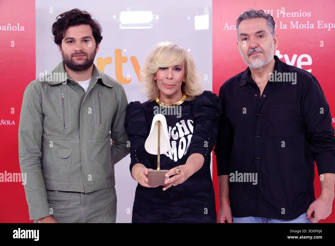 l-r-sergio-lvarez-mar-a-eizaguirre-and-juan-duyos-pose-during-the