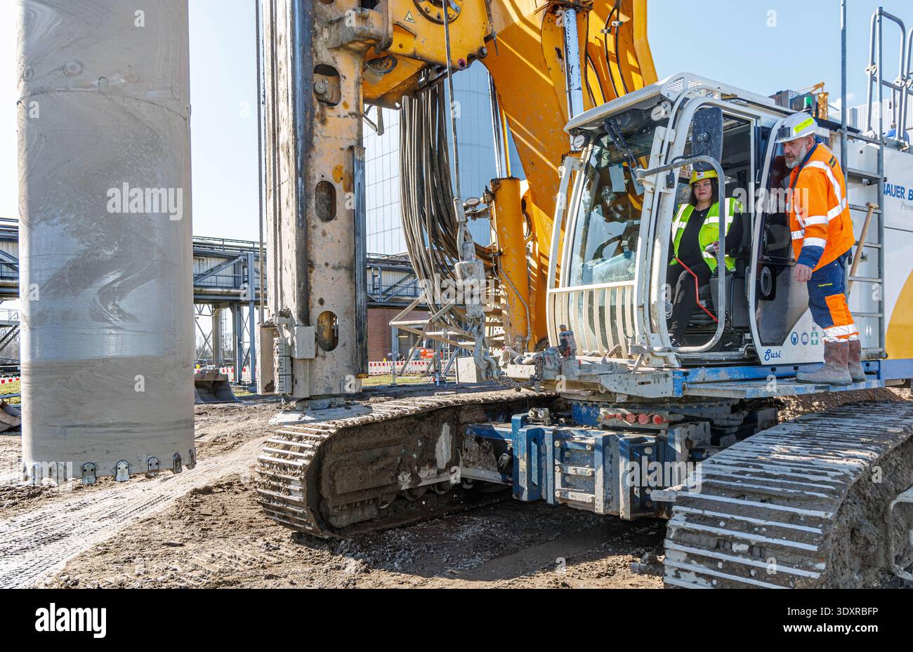 04 March 2026, Hamburg: Katharina Fegebank (Greens, l), Senator for the ...