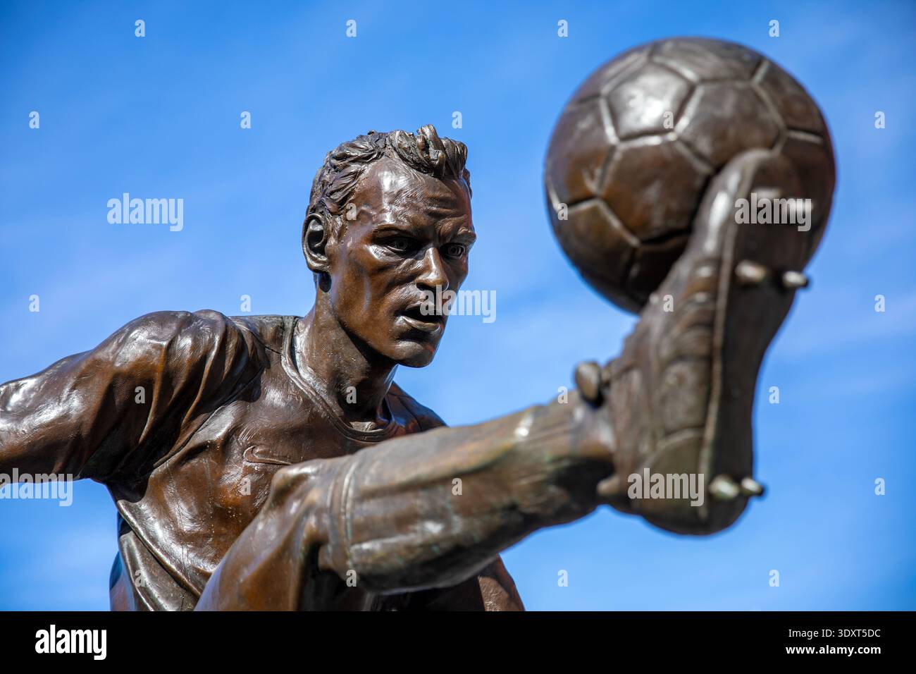 Dennis bergkamp netherlands hi-res stock photography and images