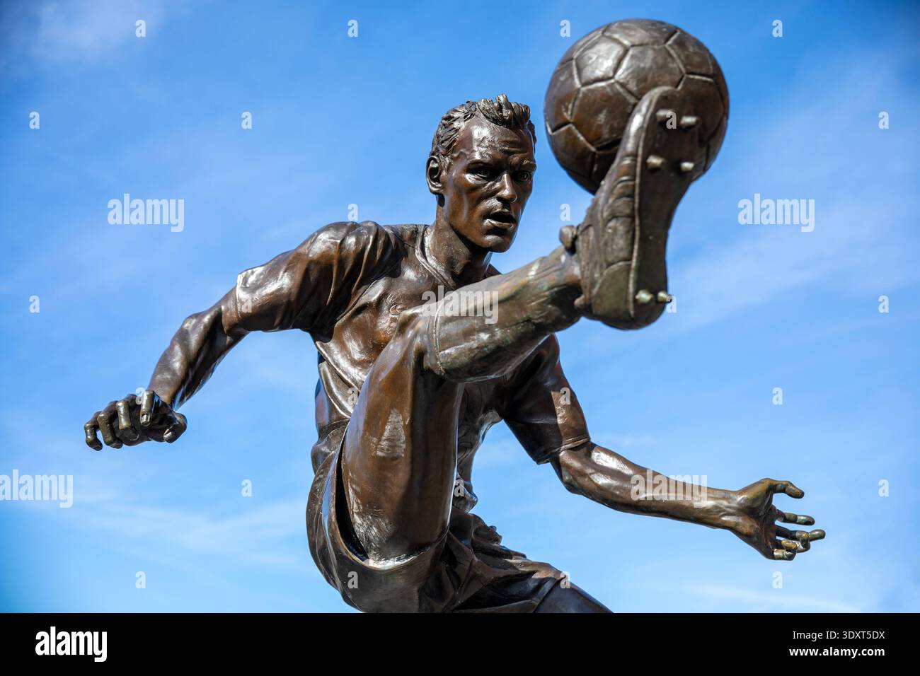 Dennis bergkamp netherlands hi-res stock photography and images