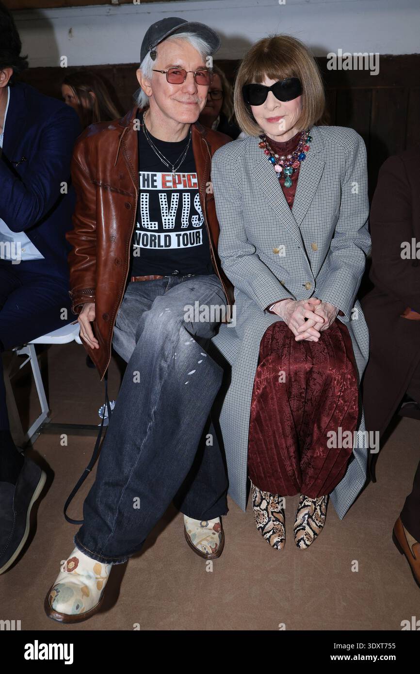 Anna wintour on front row hi-res stock photography and images - Alamy