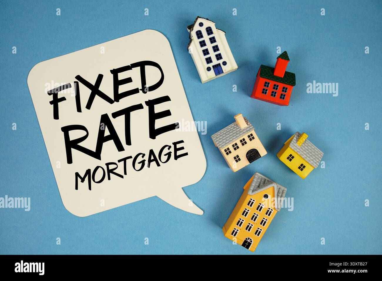Fixed-Rate Mortgage text with house models on blue background Stock Photo