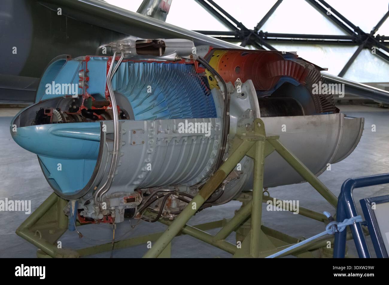 Cutaway of jet engine hi-res stock photography and images - Alamy