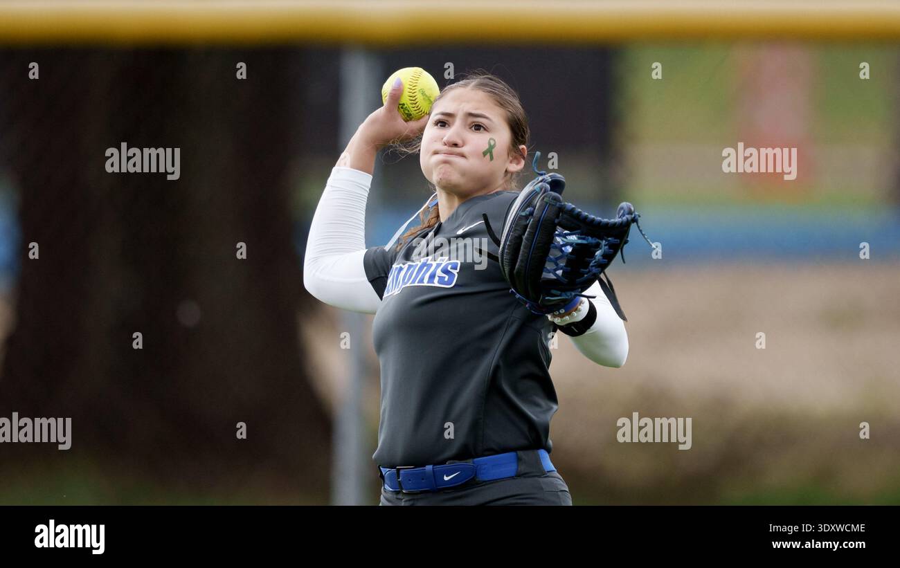 Memphis outfielder Isabella Hune (3) throws during an NCAA softball ...