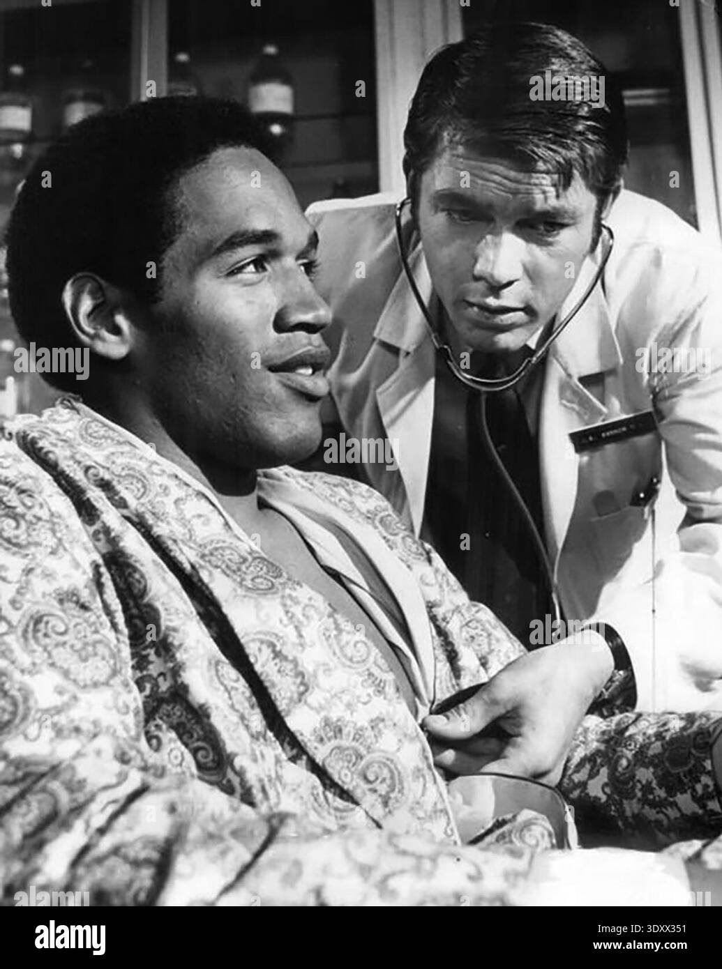 1969 Photo of Chad Everett as Joe Gannon and guest star O.J. Simpson from the television program Medical Center. Stock Photo