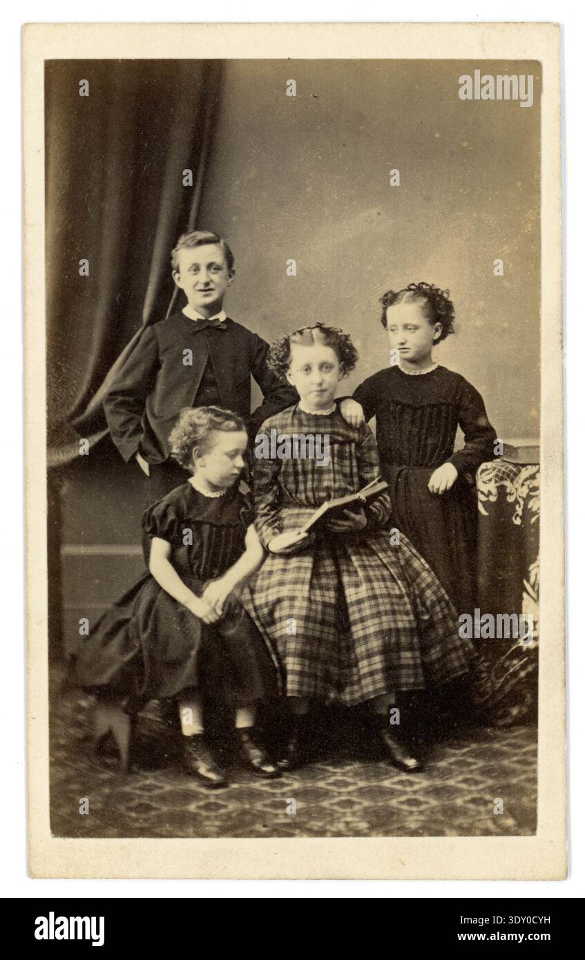 Middle class family 19th century hi-res stock photography and
